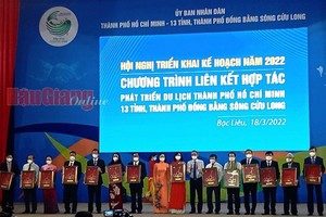Đại biểu ngành Du lịch TP.HCM và 13 tỉnh ĐBSCL tại Lễ ký kết hợp tác