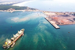 Cảng Hòn La - cửa ngõ ra biển Đông trên tuyến hành lang kinh tế Đông - Tây qua Quảng Bình
