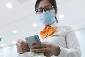 Nhu cầu vay vốn của các doanh nghiệp tăng dần sau khi bị gián đoạn kinh doanh do dịch bệnh Covid-19. Ảnh: Dũng Minh