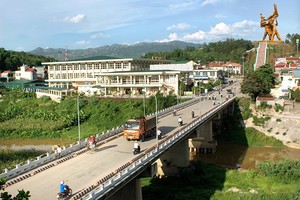 Một tuyến đường tại TP. Điện Biên Phủ.