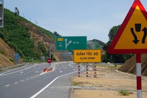 Một đoạn cao tốc La Sơn - Hòa Liên.