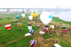 Ngày hội khinh khí cầu – “Hà Nội muôn màu” là sự kiện này nằm trong khuôn khổ chương trình “Du lịch Hà Nội chào 2022 - Get on Hanoi 2022" 
