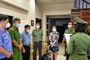 Văn Thị Thùy Tiên (1987, trú tại Thừa Thiên Huế), Giám đốc Công ty TNHH Dịch vụ Du lịch One Top Việt Nam và Giám đốc Công ty TNHH Dịch thuật Mai Vàng bị Cơ quan an ninh điều tra Công an TP. Đà Nẵng khởi tố về hành vi “Tổ chức cho người khác nhập cảnh trái phép”.