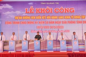 Chủ tịch nước Nguyễn Xuân Phúc phát lệnh khởi công dự án đường ven biển 2.060 tỷ đồng tại Quảng Trị.