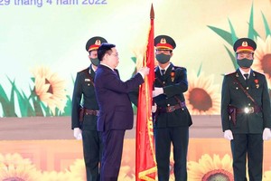 Chủ tịch Quốc hội trao Huân chương Lao động hạng Nhất cho tỉnh Trà Vinh