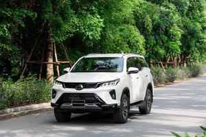 Toyota Fortuner 2022 thêm một số tiện nghi và tính năng an toàn