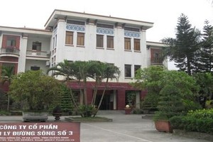 Công ty cổ phần Quản lý đường sông số 3 đã thông đồng với một số cán bộ Ban Quản lý vịnh Hạ Long để tạo điều kiện được ký hợp đồng quản lý, bảo trì, đảm bảo điều tiết giao thông tại vịnh Hạ Long trái quy định.