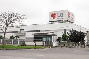 Nhiều tập đoàn lớn của nước ngoài tiếp tục chọn Việt Nam là “cứ điểm” sản xuất. Trong ảnh: Nhà máy của LG tại Việt Nam