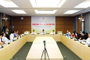 Phiên họp toàn thể thứ tám của Ủy ban Kinh tế của Quốc hội thẩm tra chủ trương chuyển mục đích sử dụng rừng, đất rừng và đất trồng lúa từ hai vụ trở lên của Dự án Xây dựng công trình đường bộ cao tốc Bắc - Nam phía Đông giai đoạn 2021 - 2025