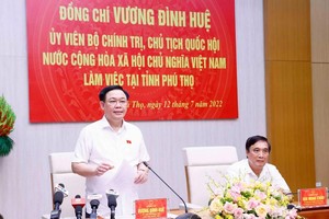 Chủ tịch Quốc hội Vương Đình Huệ phát biểu tại cuộc làm việc.