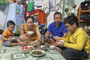 Oằn lưng trong “cơn bão” giá - Bài 1: Nồi cơm vơi, giọt mồ hôi rơi dày