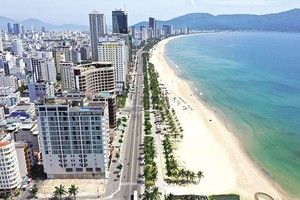 Chuỗi đô thị đang dần hình thành trên tuyến đường ven biển miền Trung. Trong ảnh: Đường ven biển Đà Nẵng. Ảnh: Phước Tuần