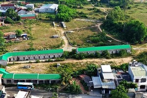 Dự án Khu thương mại - dịch vụ và dân cư Tịnh phong sau nhiều lần gia hạn đến nay vẫn chưa hoàn thành.