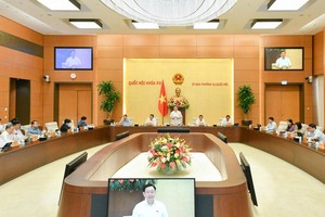 Chủ tịch Quốc hội Vương Đình Huệ phát biểu khai mạc phiên họp.