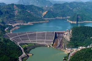 Việc mở rộng Thủy điện Hòa Bình nhằm khai thác nguồn nước xả thừa vào mùa lũ của nhà máy hiện hữu để phát điện