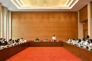 Phiên họp Thường trực Ủy ban Kinh tế mở rộng thẩm tra dự án Luật Đất đai (sửa đổi).