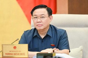 Chủ tịch Quốc hội Vương Đình Huệ phát biểu tại phiên thảo luận.