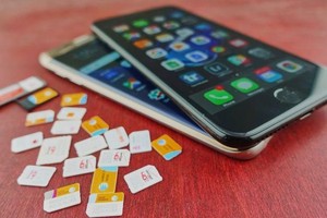 Ngày 31/3/2022, Bộ trưởng Bộ TT&TT Nguyễn Mạnh Hùng đã ký ban hành Quyết định số 611/QĐ-BTTTT về việc kiểm tra hoạt động quản lý thông tin thuê bao, xử lý SIM có thông tin thuê bao không đúng quy định, SIM sử dụng để thực hiện hành vi vi phạm pháp luật của các doanh nghiệp viễn thông di động.