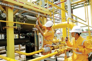 Ngành dầu khí đang có những khó khăn và thuận lợi đan xen