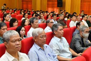 Một cuộc tiếp xúc cử tri tại Hà Nội.