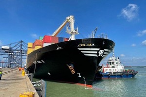 Tàu container cập Bến cảng Container Quốc tế Cảng Sài Gòn - SSA.