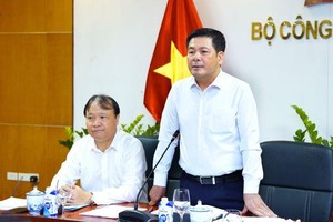 Bộ trưởng Nguyễn Hồng Diên chủ trì cuộc họp với các doanh nghiệp đầu mối tìm giải pháp đảm bảo nguồn cung xăng dầu.