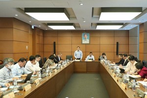 Một phiên họp tổ của Quốc hội tại kỳ họp thứ tư : (Ảnh - Duy Linh).