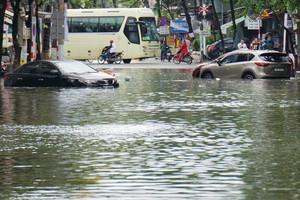 Chưa tính thiệt hại về tài sản, chỉ riêng tổn thất bảo hiểm xe sau vụ ngập lụt lịch sử tại Đà Nẵng ước tính nhiều tỷ đồng