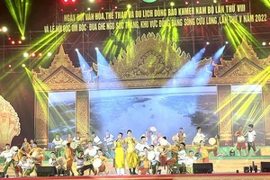 Một tiết mục văn hóa văn nghệ của đồng bào Khmer trình diễn tại Lễ khai mạc