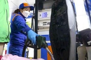 Bộ Tài chính tiếp tục lấy ý kiến về chi phí nhập xăng dầu.