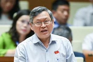 Đại biểu Tô Văn Tám (Kon Tum) phát biểu tại hội trường.