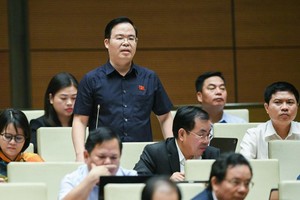 Đại biểu Trần Văn Khải (Hà Nam) phát biểu tại hội trường.