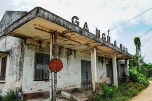 Hoang hóa Ga Nghĩa Đàn trên tuyến đường sắt Cầu Giát - Nghĩa Đàn. (Ảnh: Phạm Ngân, báo Văn Hóa).