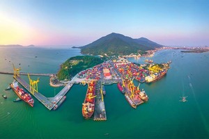 Với vị trí địa lý thuận lợi, Đà Nẵng trở thành một trong những cửa ngõ hướng ra biển của EWEC. Trong ảnh: Cảng Đà Nẵng. Ảnh: Huỳnh Văn Truyền