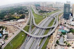 Nghị quyết đặt mục tiêu tốc độ tăng trưởng GRDP bình quân giai đoạn 2021 - 2030 đạt khoảng 8 - 8,5%.