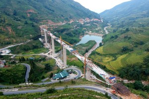 Cầu Móng Sến thuộc Dự án đường nối cao tốc Nội Bài - Lào Cai đến Sa Pa.