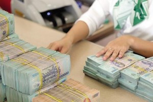 Ngân hàng tuần qua: Ngân hàng chật vật chờ room tín dụng, đáo hạn trái phiếu vẫn khó khăn 