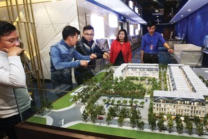 Tâm lý phổ biến hiện nay của người mua nhà là “chờ đợi”. Ảnh: Dũng Minh 