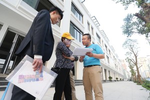 Doanh nghiệp và nhà đầu tư đều gặp khó trong giao dịch. Ảnh: Dũng Minh 