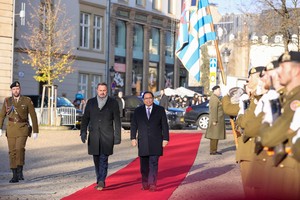 Thủ tướng Xavier Bettel chủ trì lễ đón chính thức Thủ tướng Phạm Minh Chính thăm Đại Công quốc Luxembourg. (Ảnh: VGP/Nhật Bắc) 