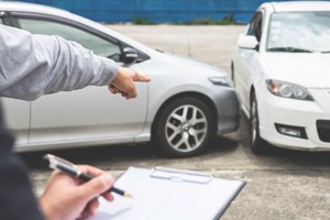 Người mua bảo hiểm thường mất nhiều công sức và thời gian khi giải quyết tranh chấp thông qua con đường toà án