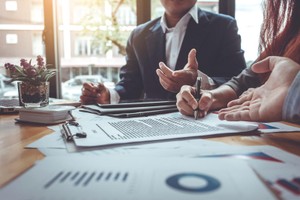 Môi giới bảo hiểm giữ vai trò vừa là nhà tư vấn, đồng thời là một kênh phân phối sản phẩm bảo hiểm cho các doanh nghiệp bảo hiểm