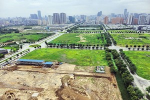 Nhiều dự án bất động sản bị đình trệ do chủ đầu tư khó tiếp cận vốn. Ảnh: Đức Thanh