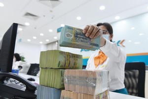 Các ngân hàng đang nỗ lực huy động tiền gửi tiết kiệm, nhất là kỳ hạn dài