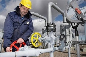 Nhân viên kỹ thuật làm việc tại trạm bơm khí đốt tự nhiên ở Sayda, miền Đông Đức. Ảnh tư liệu: AP/TTXVN