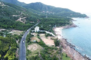 Một đoạn của tuyến đường ven biển Quy Nhơn - Sông Cầu