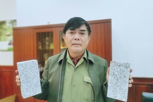 Ông Nguyễn Hữu Đường cho biết sẽ sử dụng đá granite dày 6cm để lát vỉa hè.