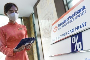 Lãi suất liên tục “phá đỉnh” trong năm 2022. Ảnh: Dũng Minh 