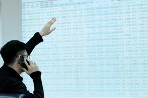 Tháng ngày đi qua