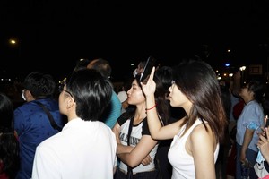 TP.HCM: Người dân hạnh phúc trong giây phút chào đón năm mới 